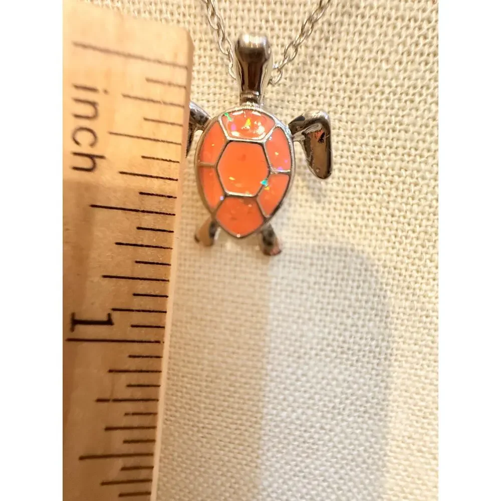 Vintage Sea Turtle Pendant Necklace 17”